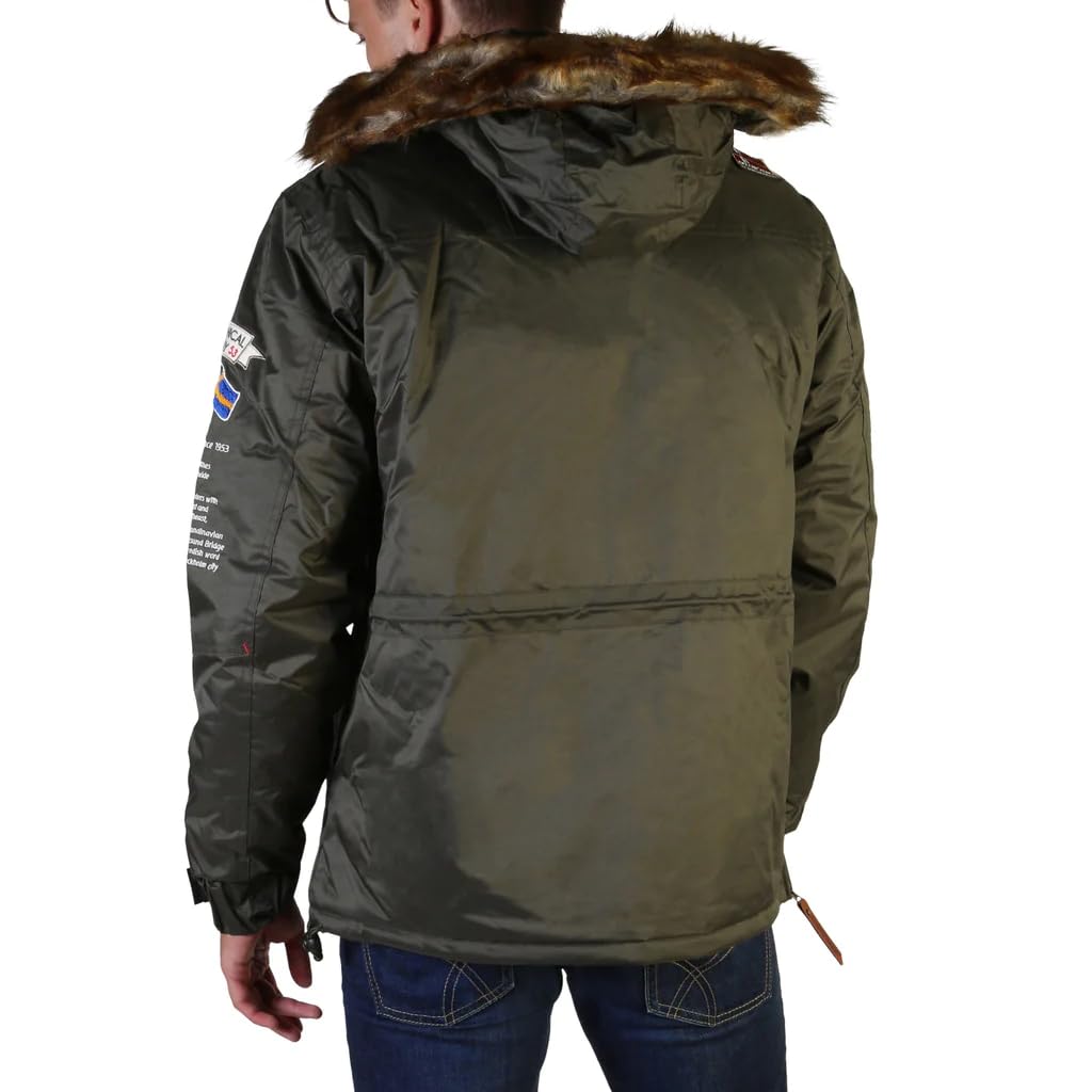 Geographical Norway - Barman_Man Green