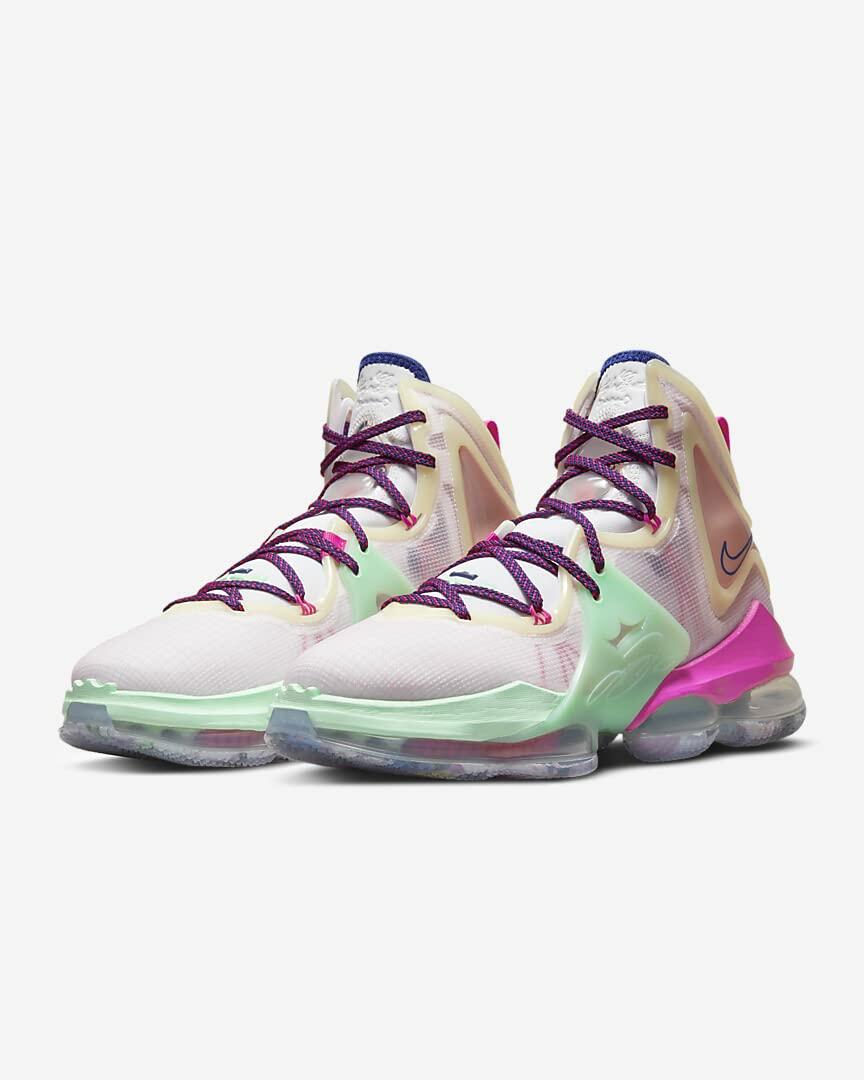 Nike mens Lebron 19 Basketball