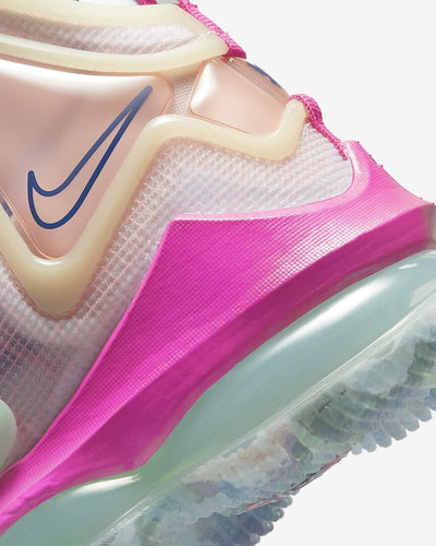 Nike mens Lebron 19 Basketball